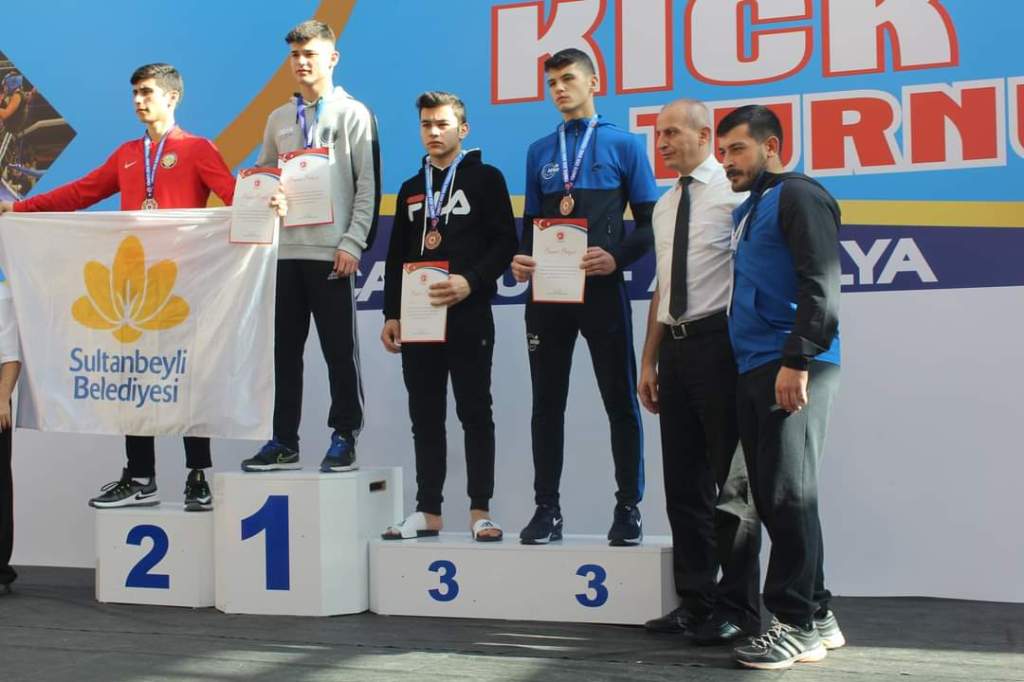KİCK BOKS TURKİYE SAMPİYONASİNİ 4 MADALYA İLE&nbsp;TAMAMLADİK