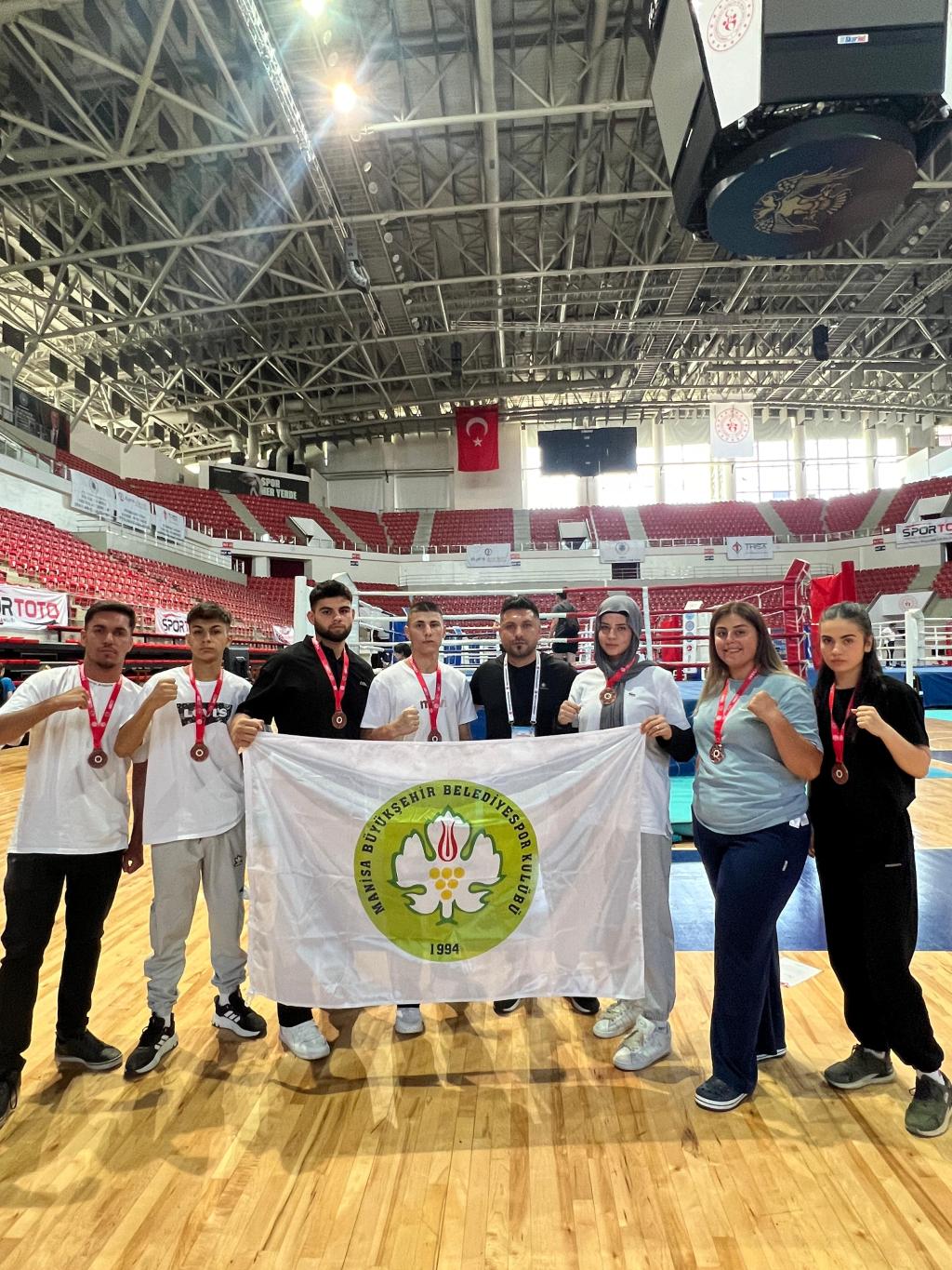 Manisalı Sporculardan Türkiye Kick Boks Şampiyonası’nda Büyük Başarı: 7 Madalya ile&nbsp;Döndüler